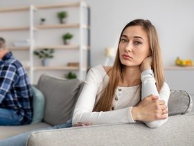 امرأة أخرى في حياة زوجك كيف تتصرفين