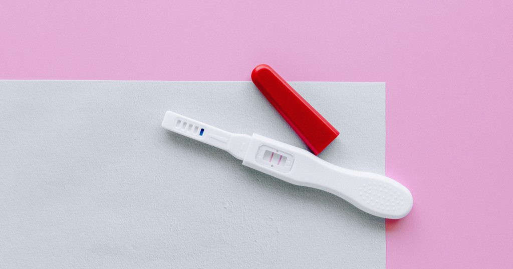 تعرفي على أعراض الحمل بعد تلقيح البويضة بيومين