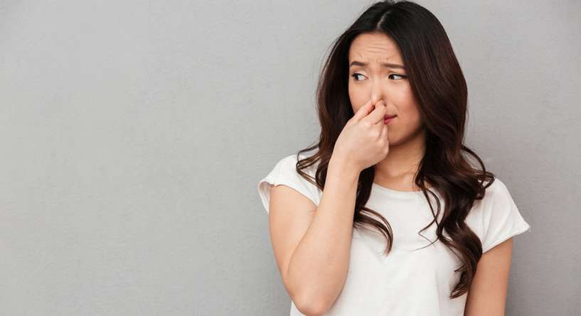 اكتشفي سبب رائحة البول الكريهة عند النساء