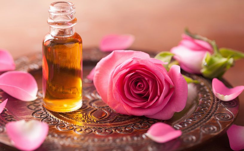 زيت الورد للمنطقة الحساسة فوائد لن تخطر على بالك