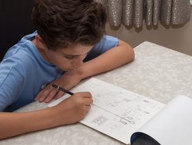 التعامل مع طفل في سن ١٢ عام