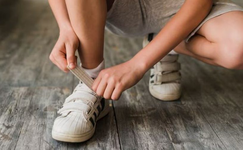 5 طرق لتنظيف حذاء طفلك الأبيض
