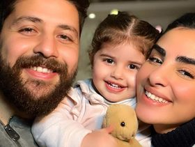 ردة فعل إبنة أخ ناصيف زيتون عند رؤيته على المسرح بالفيديو