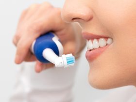 طريقة تنظيف الاسنان من الجير