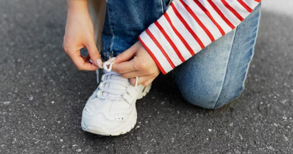 حذاء أبيض نظيف