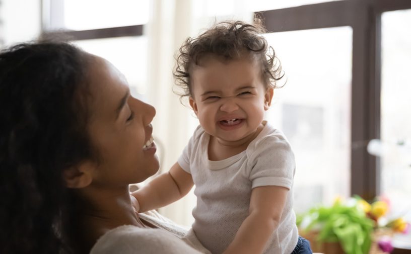 متى تكتمل اسنان الطفل؟