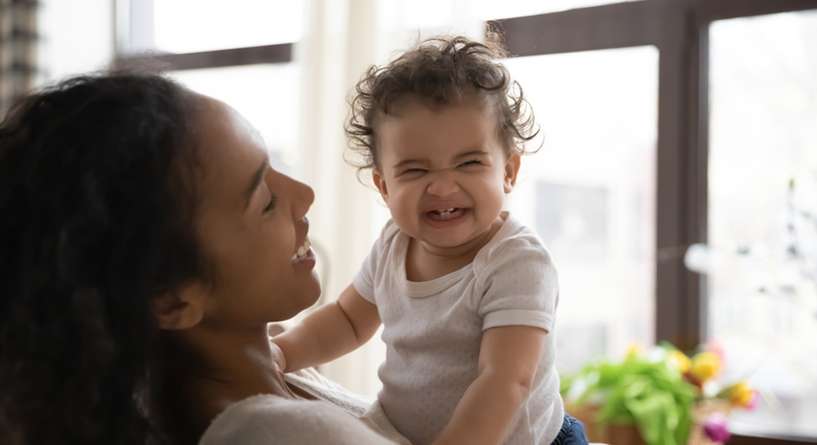 متى تكتمل اسنان الطفل؟