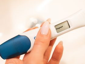 ظهور بقعة حمراء في اختبار الحمل، ما هي دلالاته؟