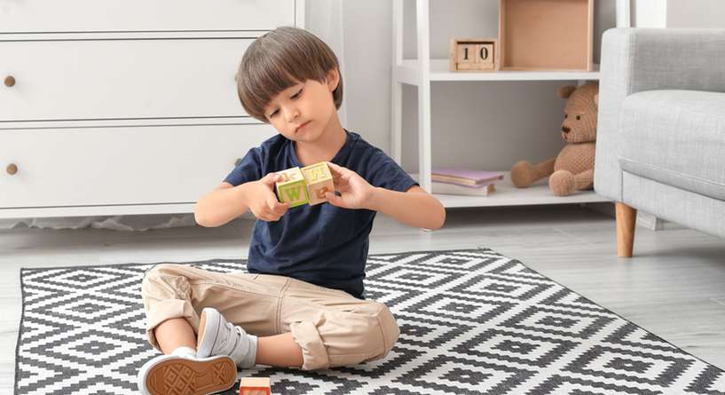 علامات التوحد عند الأطفال في عمر سنة وما يجب فعله