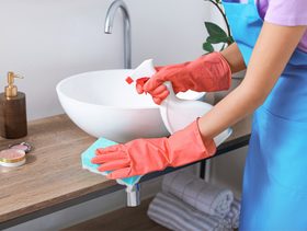 أدوات داخل منزلك قد تحتوي على سموم وآثار صحية تنعكس عليك انتبهي منها