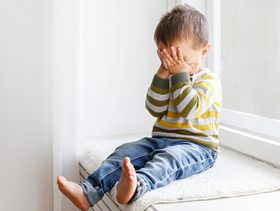 كيف تساعدين طفلك على مواجهة خوفه من الغرباء؟