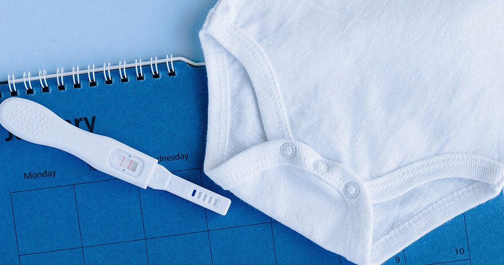 اكتشفي سبب ظهور بقعة حمراء في اختبار الحمل