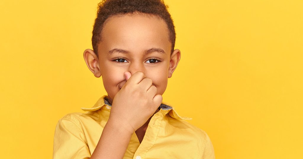 اكتشفي أسباب خروج رائحة عرق عند الأطفال بعمر 6 سنوات