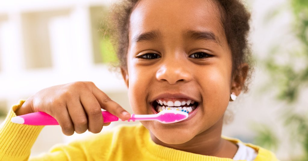 اليك 5 أسباب لرائحة الفم الكريهة عند الأطفال وكيفية التخلص منها