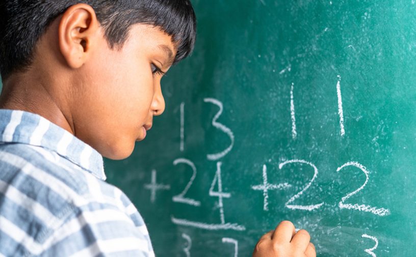 دراسة تكشف تأثير الألعاب العائلية على مهارات الأطفال في الرياضيات