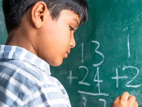 دراسة تكشف تأثير الألعاب العائلية على مهارات الأطفال في الرياضيات