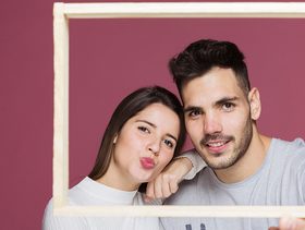 دراسة حديثة: الأزواج الذين لا ينشرون صورهم على السوشيل ميديا سعداء أكثر من غيرهم