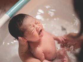 تحميم الطفل الرضيع