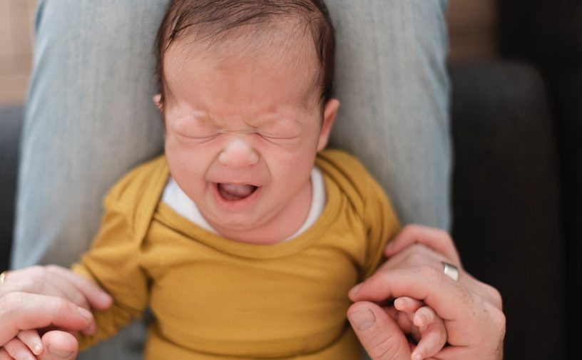 كم يستمر المغص عند الرضع