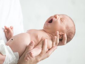 كيفية العناية بالرضيع