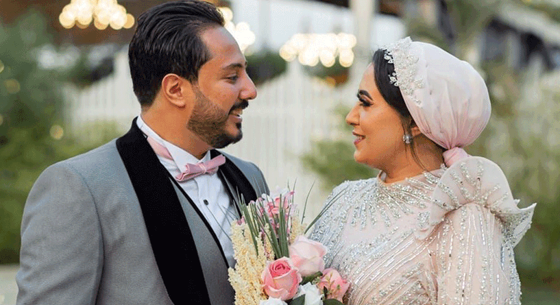 صاحب أغنية بابا فين يعلن خطوبته