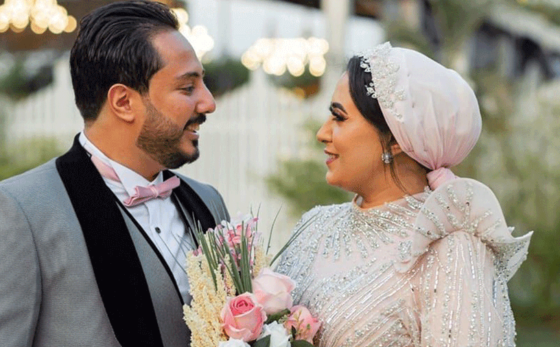 صاحب أغنية بابا فين يعلن خطوبته