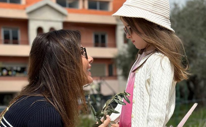 فيديو إبنة نانسي عجرم تغني تيجي ننبسط على طريقتها
