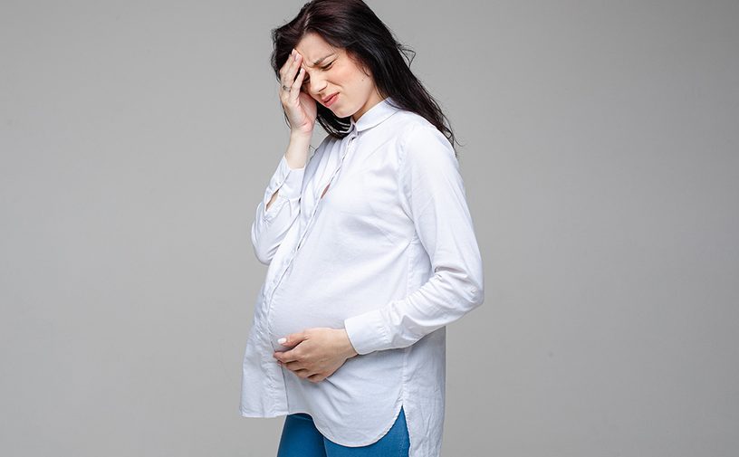 هل الصداع من عوارض الحمل الشائعة؟