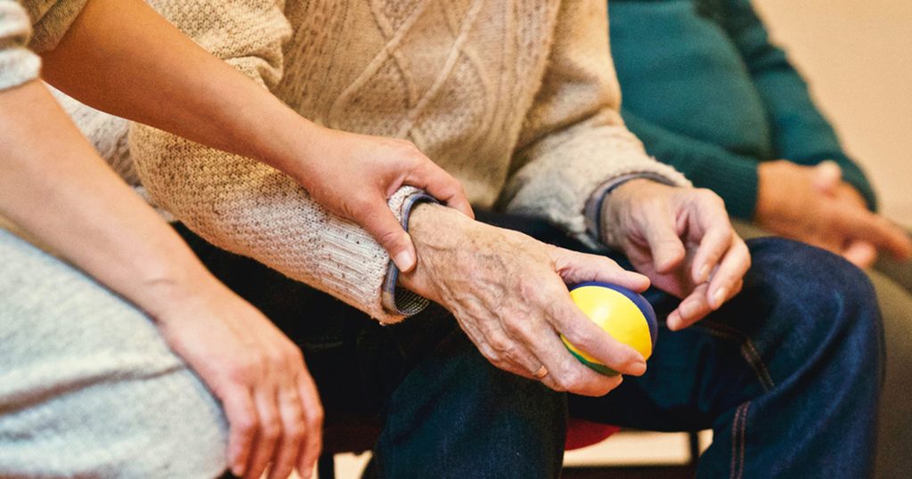 إليك أكثر عن صحة المسنين ومتى تبدأ الشيخوخة