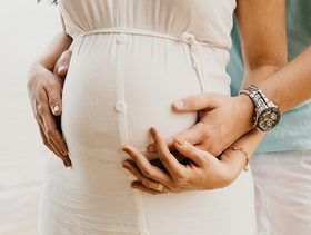 متى يرتفع عنق الرحم بعد الولادة؟