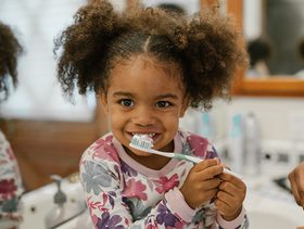 أسباب عدم طلوع أسنان الطفل وتأخرها