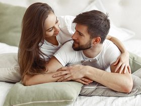 الفوائد الصحية والنفسية لوضعية راعية البقر العكسية للأزواج