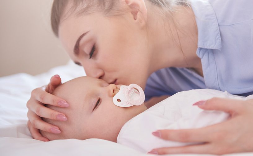 افضل الطرق لتهدئة الرضيع عند النوم دون اللجوء لاحتضانه