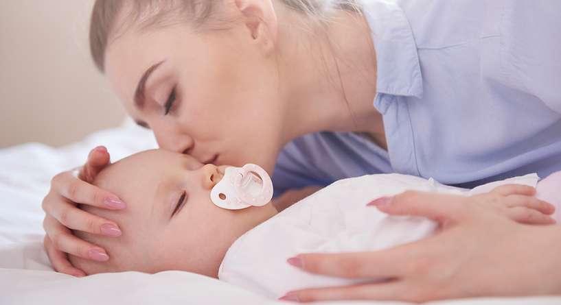 افضل الطرق لتهدئة الرضيع عند النوم دون اللجوء لاحتضانه