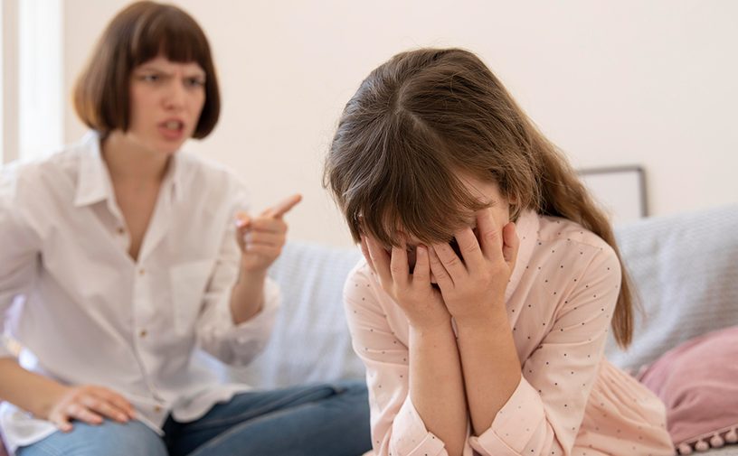 ظلم الأم لابنتها