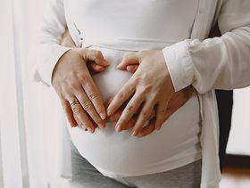 كيفية مراقبة حركة الجنين في المنزل