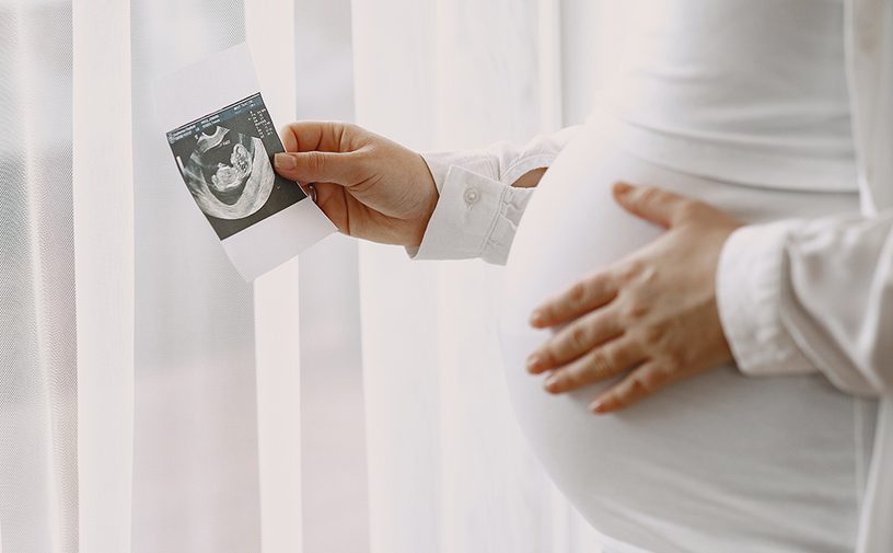 الفرق بين الحمل الطبيعي والحمل خارج الرحم