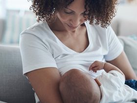 طريقة الرضاعة الطبيعية لحديثي الولادة
