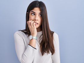 قضم الأظافر في علم النفس