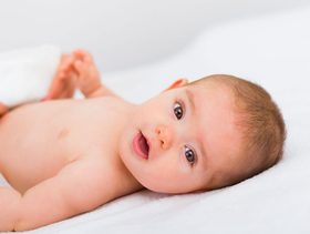 براز الطفل اخضر غامق
