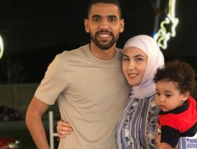 اللاعب السابق مؤمن زكريا يبكي في عيد ميلاد ابنته إليك السبب