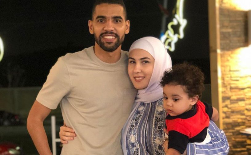 اللاعب السابق مؤمن زكريا يبكي في عيد ميلاد ابنته إليك السبب