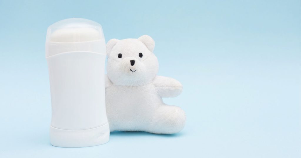 خلطات طبيعية لصنع مزيل عرق منزلي للأطفال