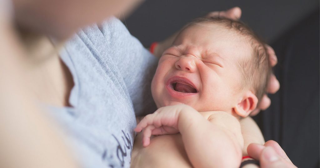 طريقة التعامل مع تعصر الرضيع