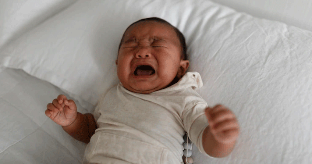 عادات قد تسبب الإمساك لطفلك