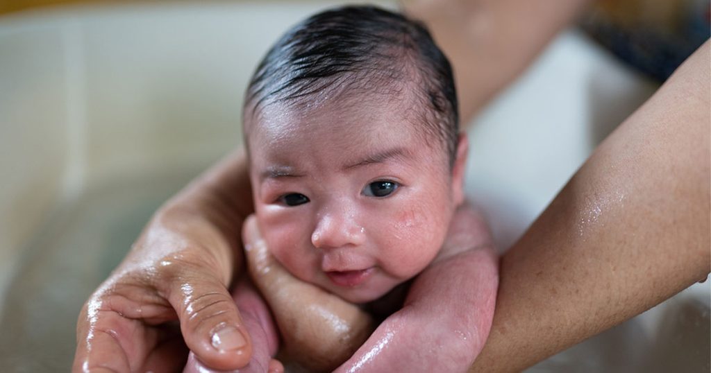 نصائح لاستحمام الرضيع
