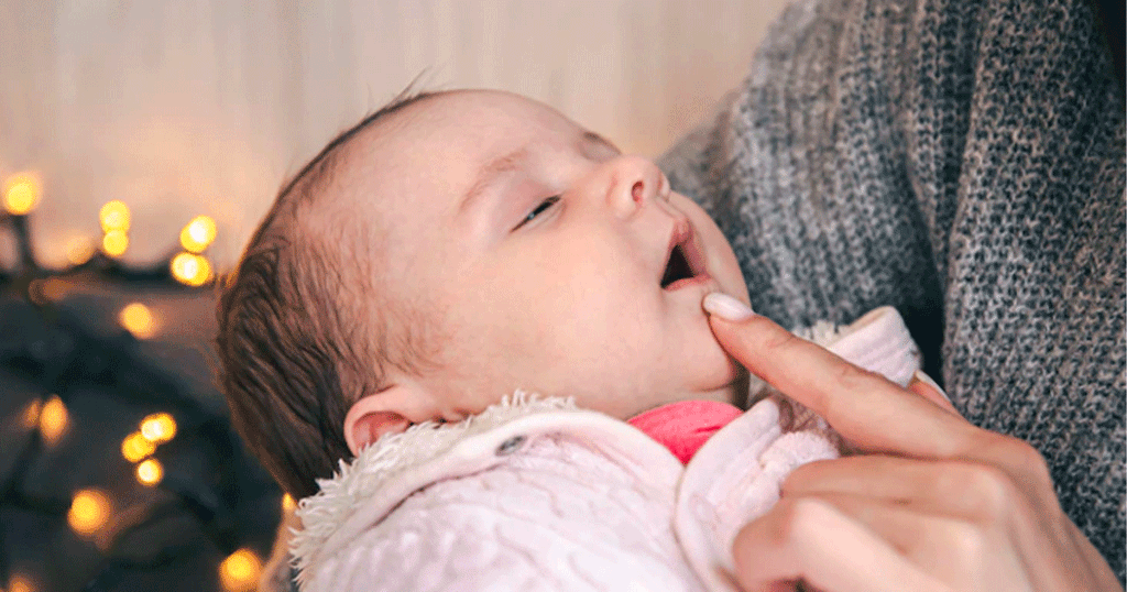 طرق سهلة للتخلّص من انسداد الأنف للرضع