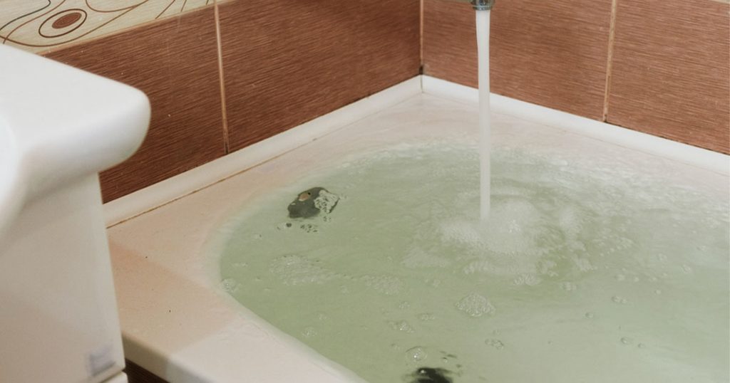 قصة سدادات الاستحمام التي كادت أن تقتل طفلًا في بريطانيا