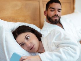 كيف تتصرف اذا اكتشفت خيانة زوجتك