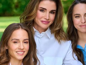 الملكة رانيا تعايد ابنتيها بعيد ميلادهما